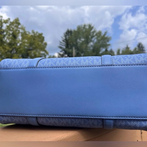 Michael Kors South Pacific Medium Duffle Satchel Crossbody Bag NWT - Picture 2 of 4